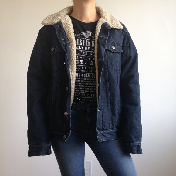 Levi's - Sherpa Trucker Denim Jean Jacket - Picture 7 of 16